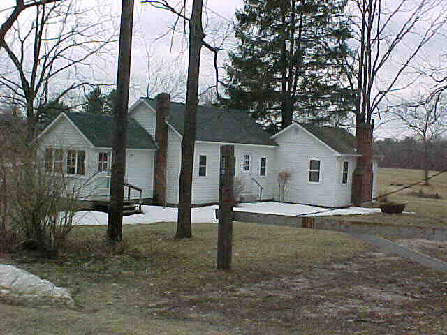 Building photograph for 300 BETWEEN THE LAKES ROAD